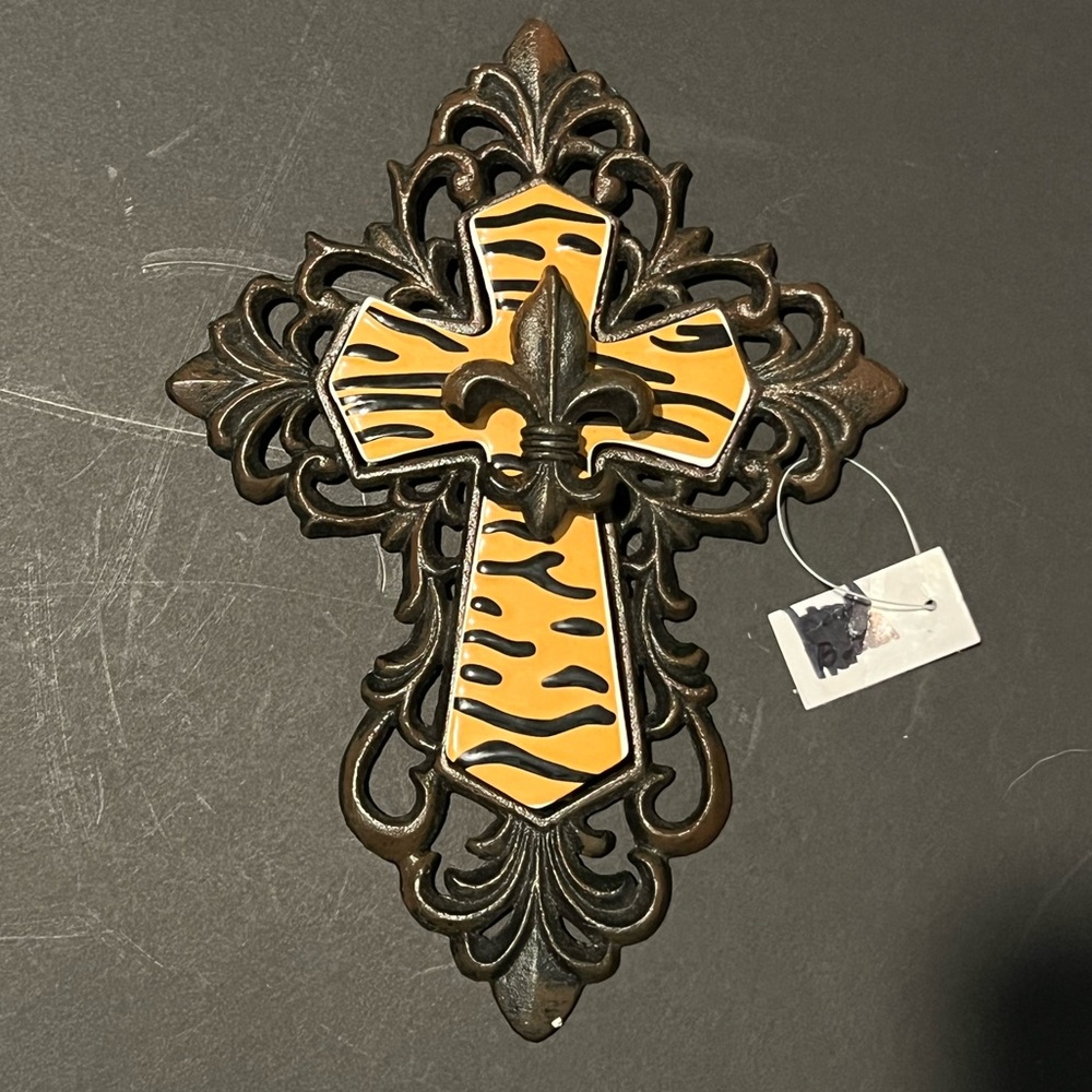 2/$50 💥 NEW Rustic Wrought Iron Cross & La Fleur Symbol with Cross (4159)